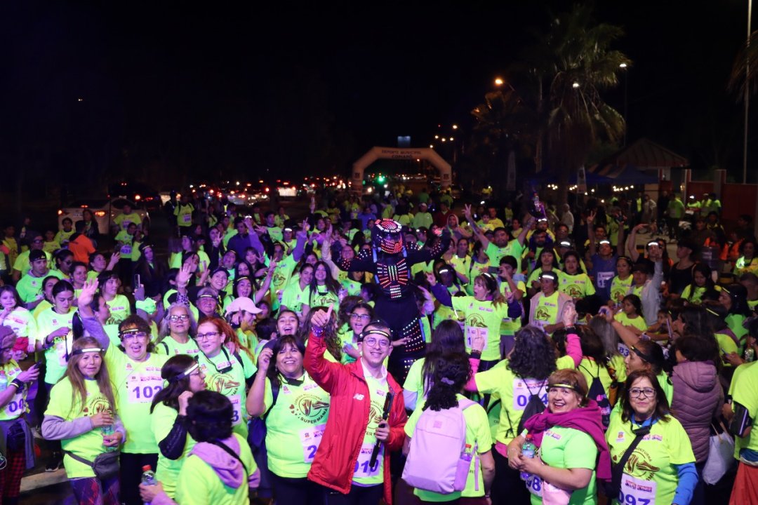 /mas-de-500-personas-participaron-de-la-corrida-nocturna-super-mama