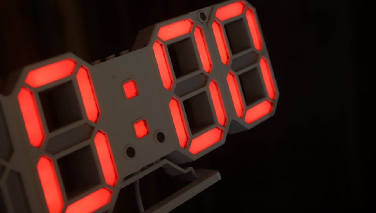/actualidad/chile-se-prepara-para-el-cambio-de-hora-relojes-se-adelantan-este-sabado-6
