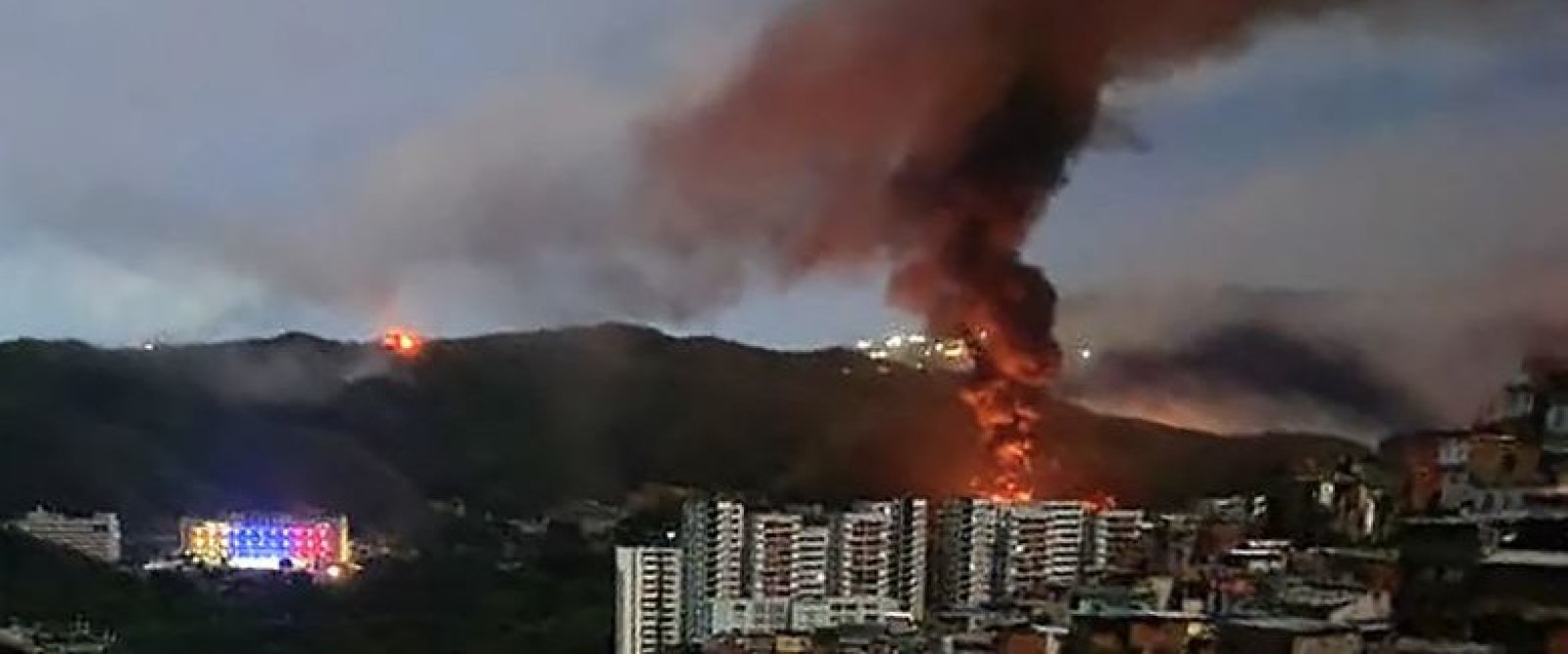 Medios señalan que bombardeo de Estados Unidos en Venezuela dejó cerca de 40 muertos