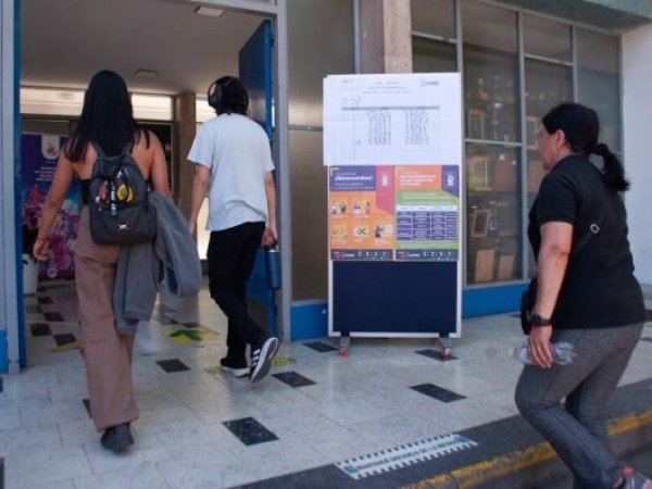 Ranking PAES 2025: solo un colegio de regiones logra entrar al top 10 nacional