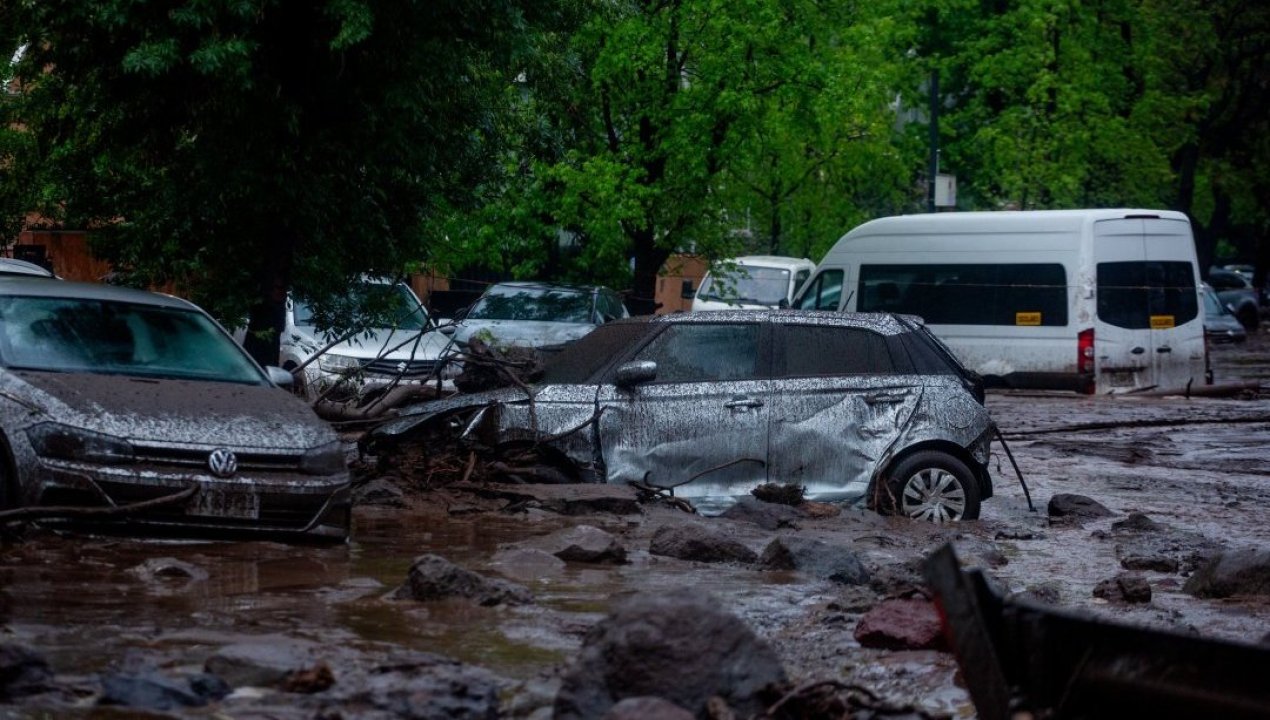 /actualidad/desastres-naturales/aluviones/decretan-zona-de-catastrofe-para-las-condes-tras-aluvion