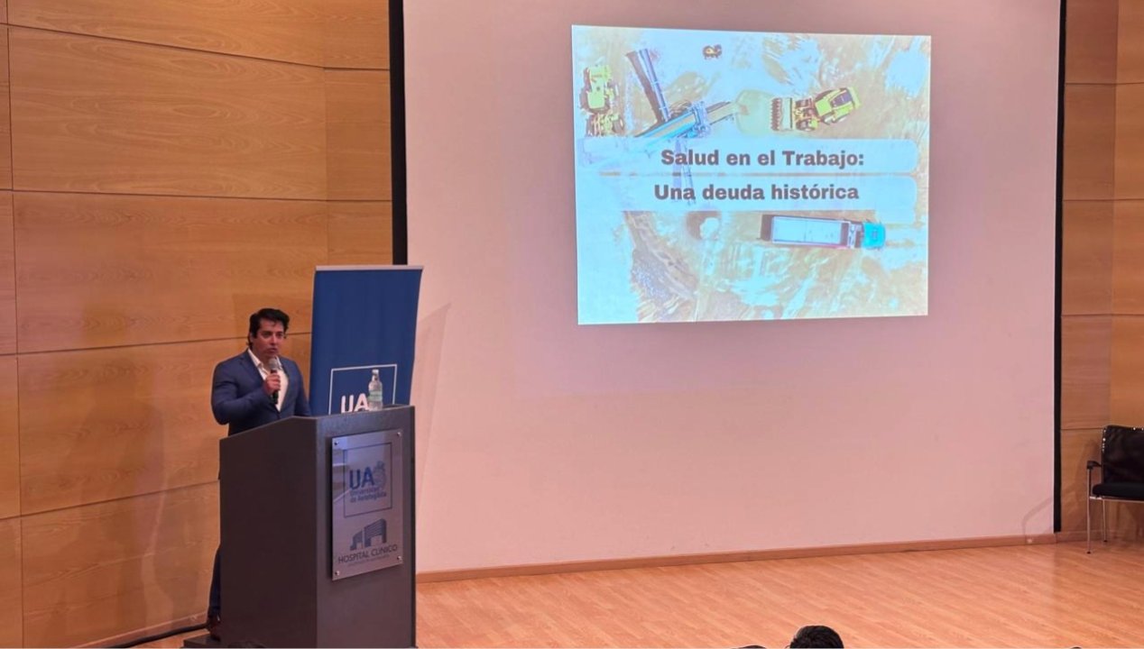 /universidad-de-antofagasta-y-sochmet-realizan-seminario-de-medicina