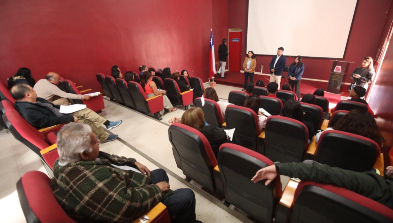 /secretario-ejecutivo-de-cmds-se-reune-con-comunidad-del-liceo-industrial